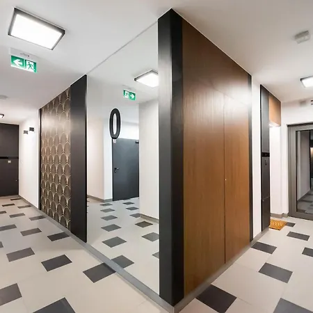 Zupnicza Praga By Bookinghost * Warschau